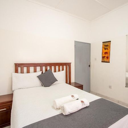 מפלי ויקטוריה Wood Road Guest Lodge מראה חיצוני תמונה