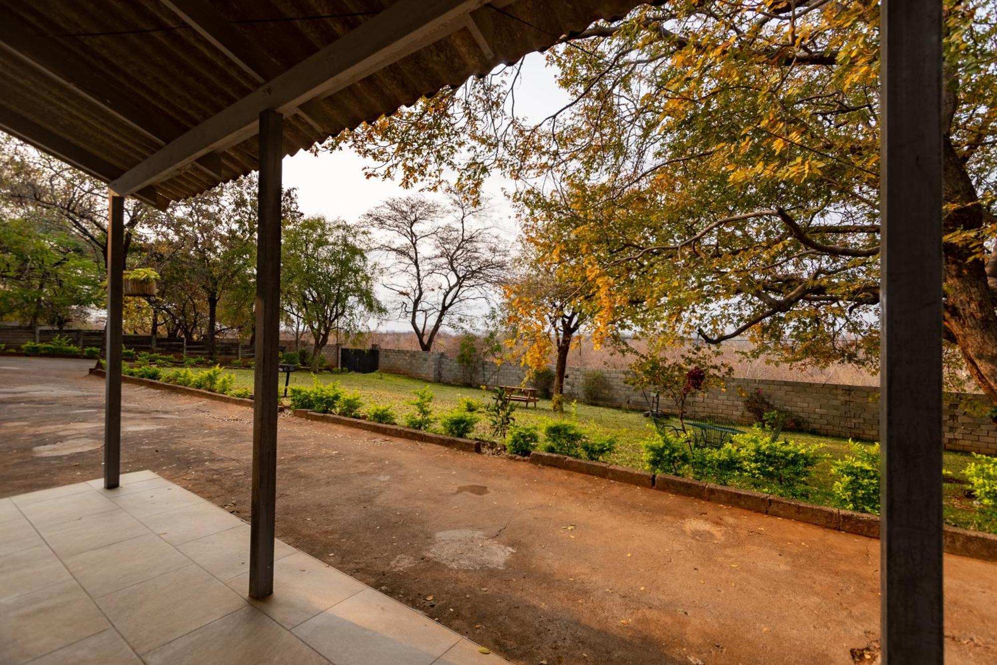 מפלי ויקטוריה Wood Road Guest Lodge מראה חיצוני תמונה