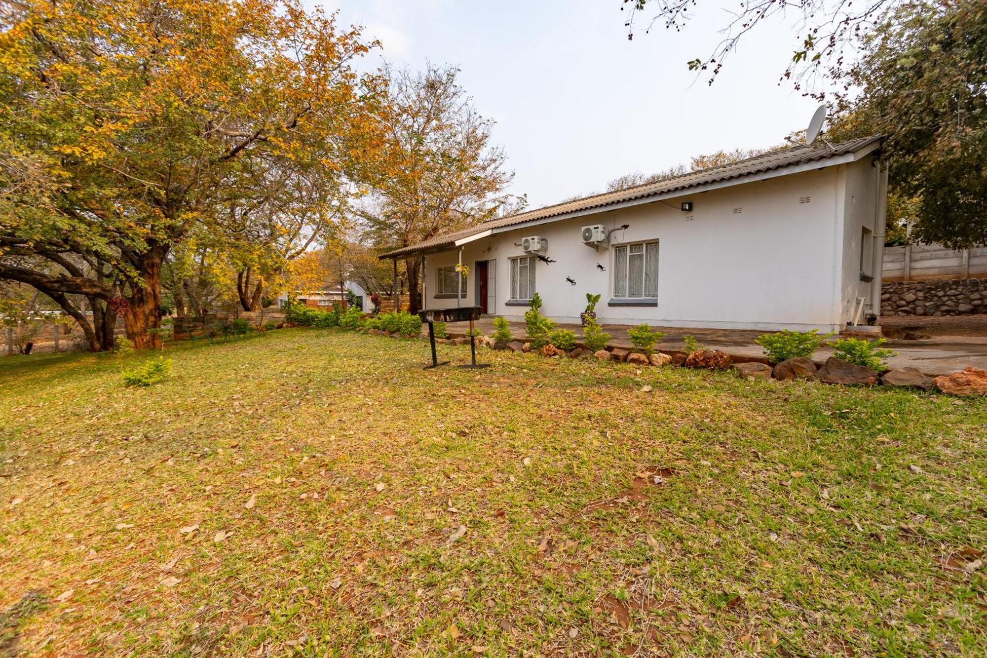 מפלי ויקטוריה Wood Road Guest Lodge מראה חיצוני תמונה