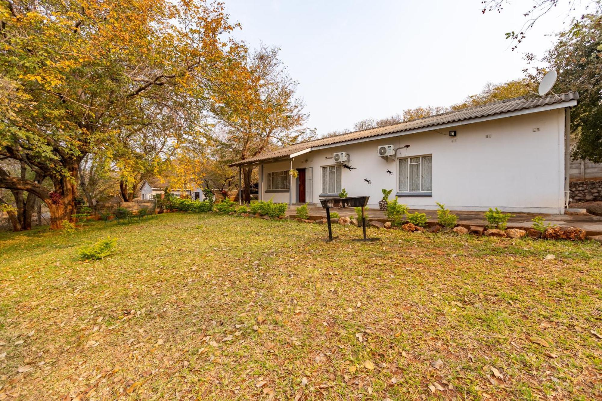 מפלי ויקטוריה Wood Road Guest Lodge מראה חיצוני תמונה